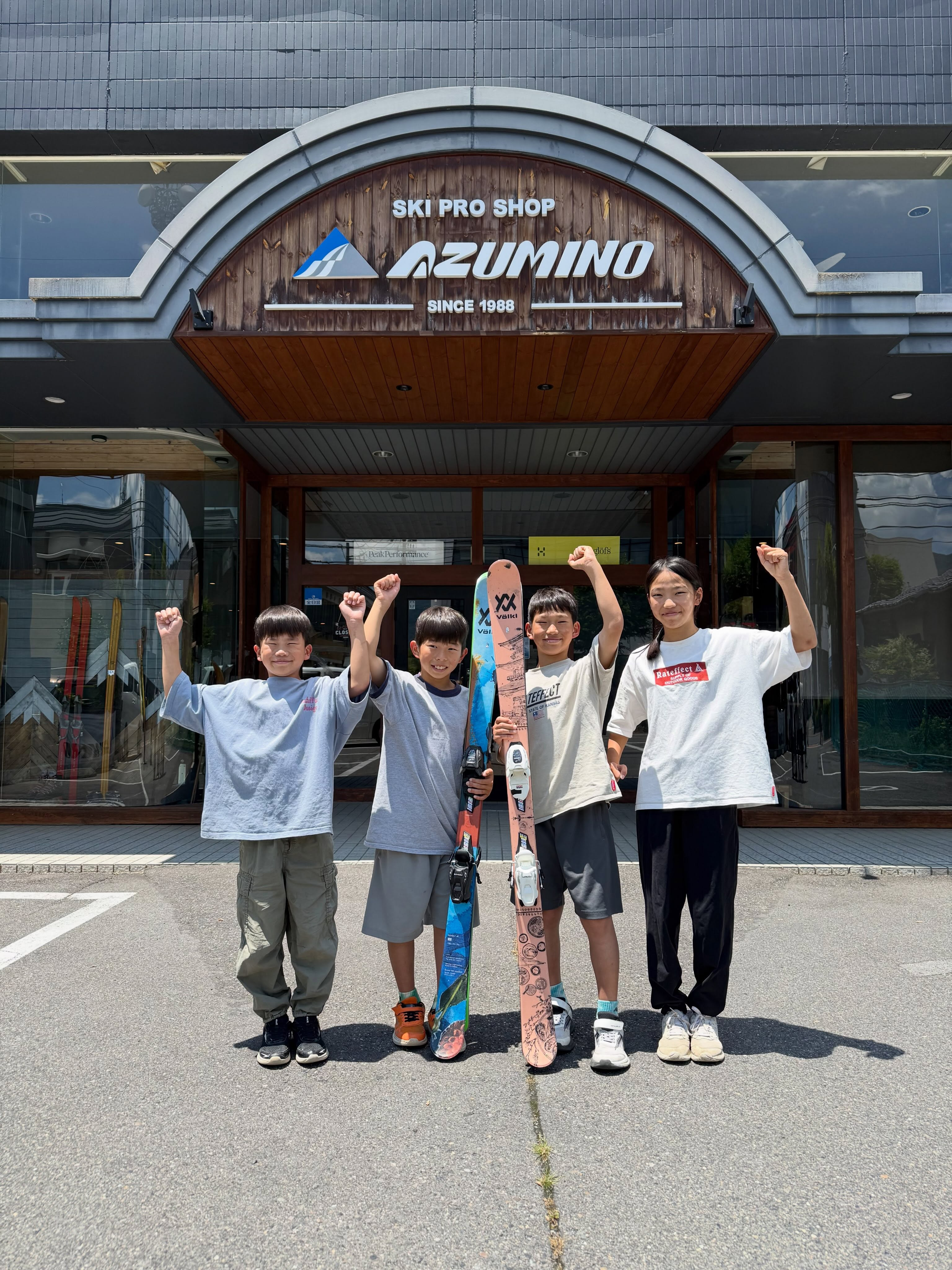 このたび当店では、フリースタイルスキーで世界を目指す原田4人...